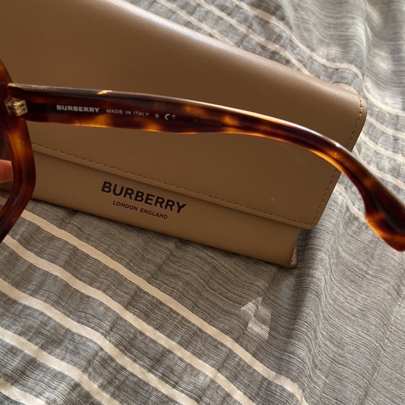 Burberry Sunglasses - Picture 3 of 4